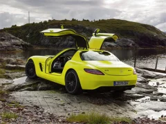 Joc Mercedes-Benz SLS E-Cell Puzzle en línia